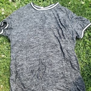 Flowing black and white T shirt